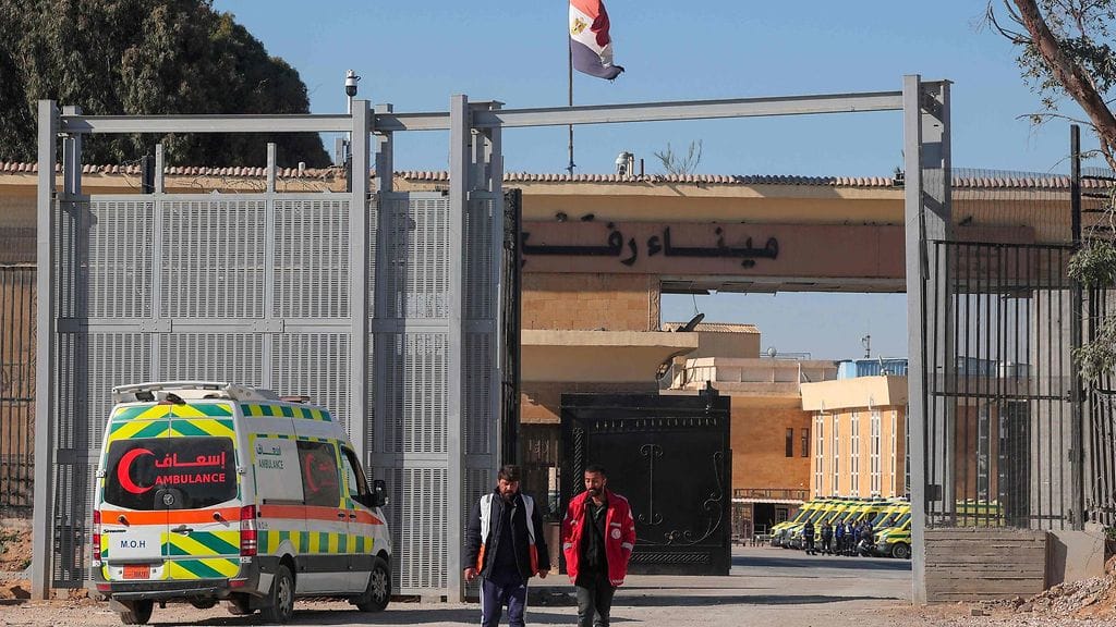 EU koordinoi 16:n palestiinalaisen lapsen ja heidän perheenjäsentensä evakuointia Egyptistä Espanjaan.