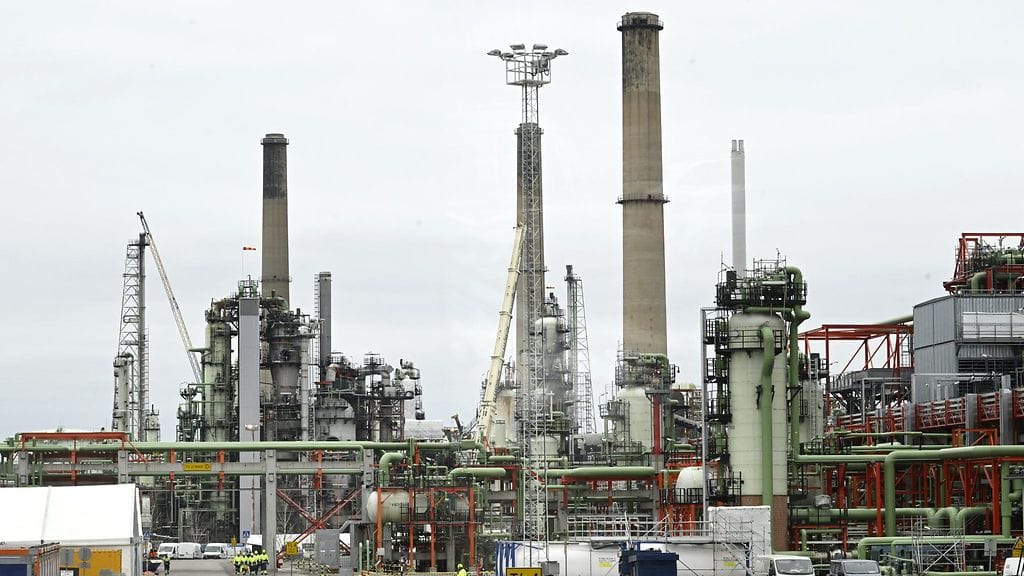 Tuotantolinja 4 Nesteen Porvoon jalostamolla 19. huhtikuuta 2024.