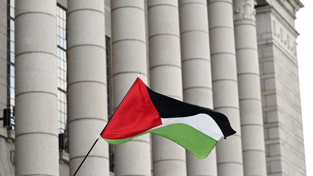 Gallupin mukaan 17 prosenttia vastaajista vastustaa tunnustamista ja 42 prosenttia ei osaa sanoa kantaansa.