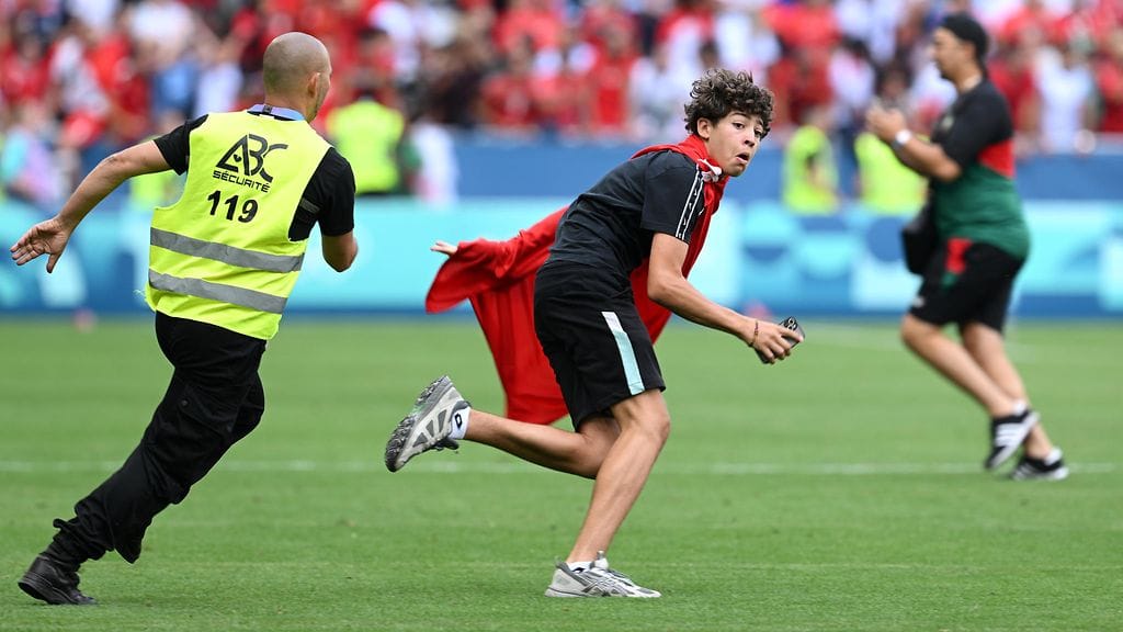 Marokon fanit laittoivat sirkuksen pystyyn.