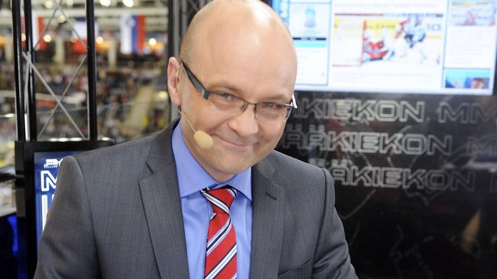 Tapio Suominen jääkiekon MM-kisoissa studiojuontajana.