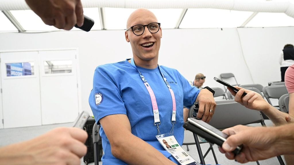 Matti Mattsson jutteli hyväntuulisena suomalaismedialle Pariisissa torstaina.