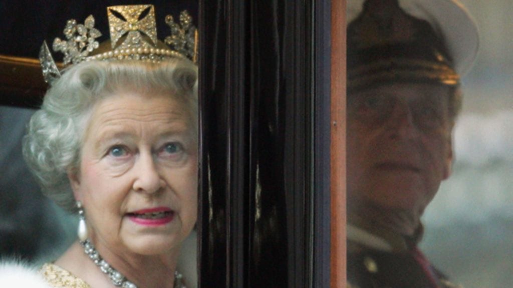 Kunigatar Elisabethilla on kadehdittava korulipas.