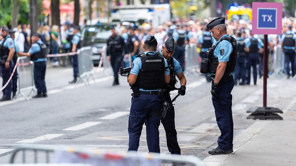 Turvatoimet on viritetty äärimmilleen Pariisin keskustassa.