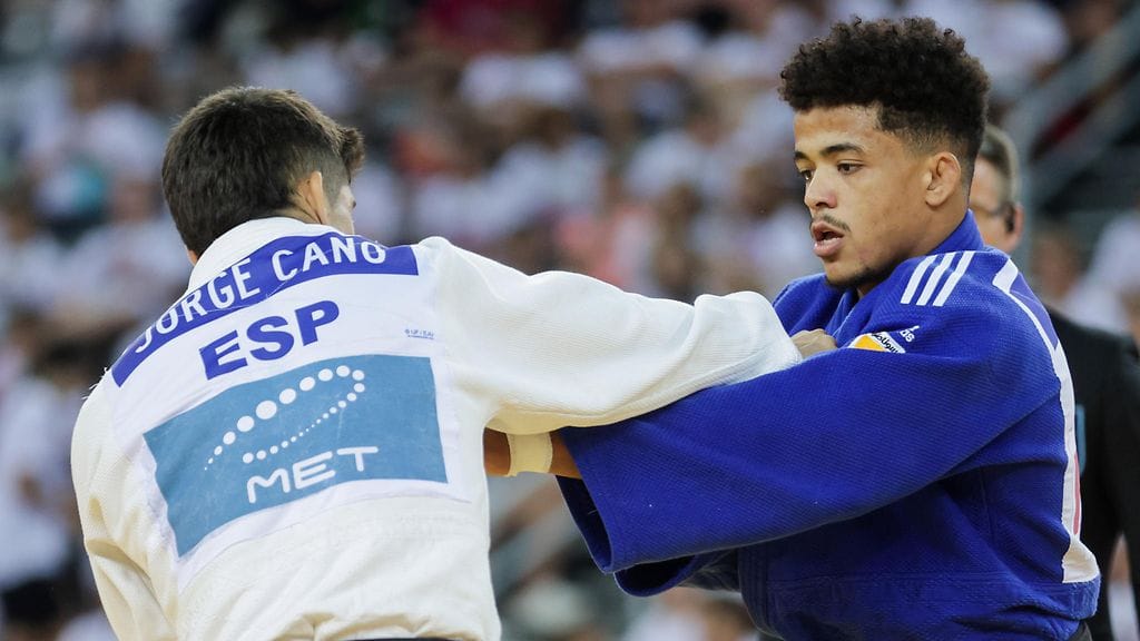 Algerialainen judoka Messaoud Redouane Dris jätti olympiaturnauksen kesken, kun hänet todettiin ylipainoiseksi punnituksessa.