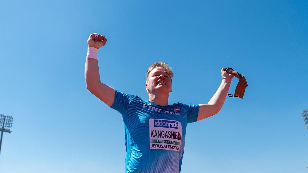 Aatu Kangasniemi saavutti vuonna 2022 Jerusalemissa alle 18-vuotaiden EM-kisoissa kuulantyönnössä pronssia ja moukarinheitossa hopeaa.