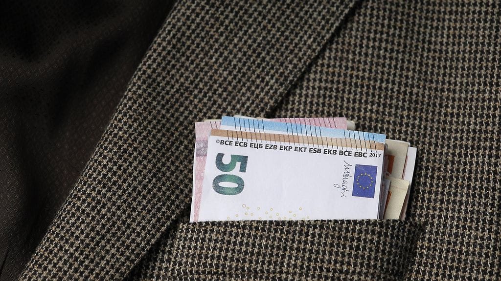 Laboren mukaan eroja ostovoiman kehityksessä selittävät etenkin Orpon hallituksen päätökset, kuten palkkaveron kevennykset sekä sosiaaliturvan, kuten asumistuen ja työttömyysturvan leikkaukset.