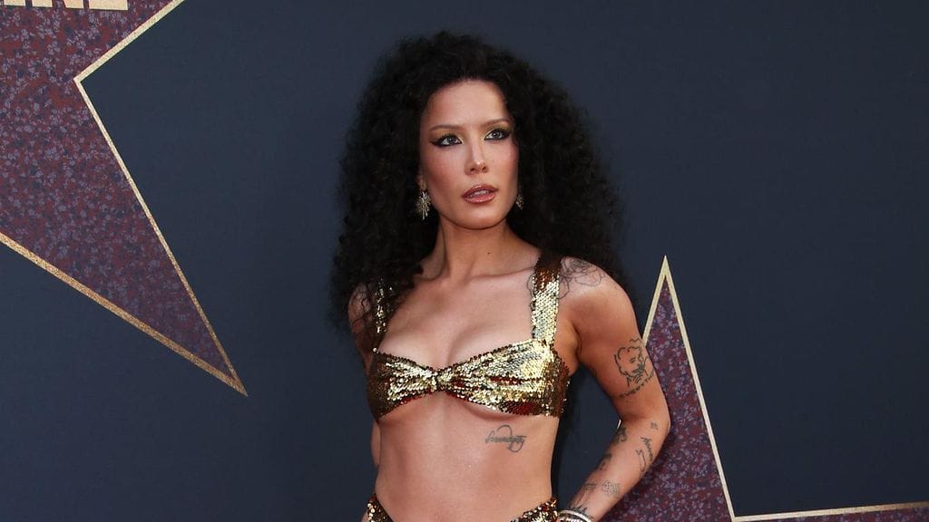 Halsey kertoo somessa avoimesti tuntemuksistaan.