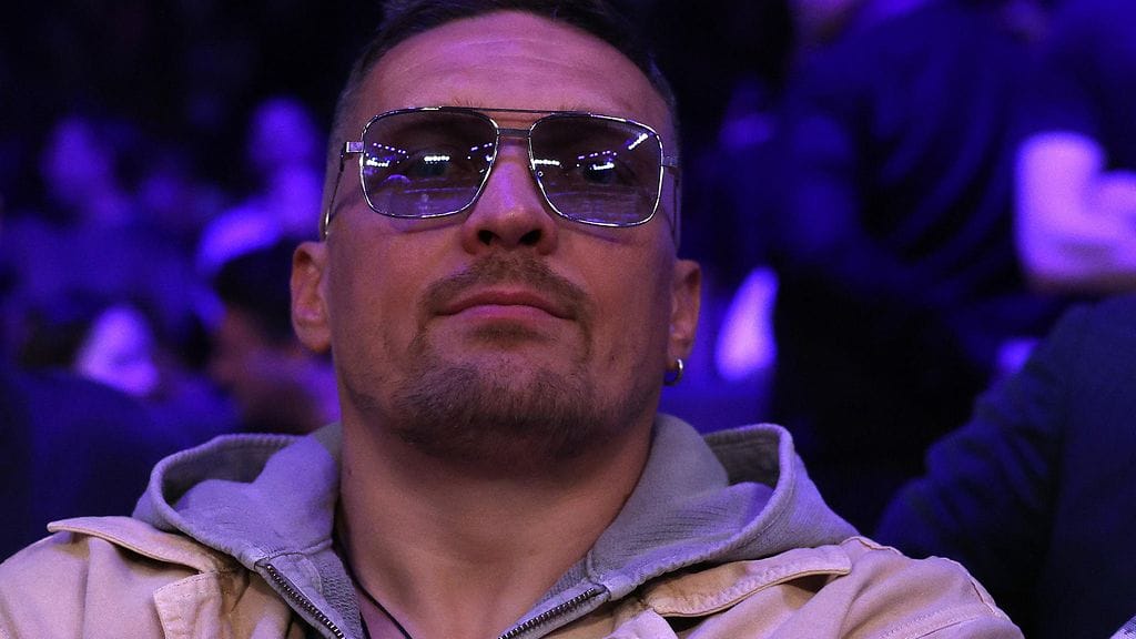 Oleksandr Usyk tukee ukrainalaisnyrkkeilijöitä Pariisin olympialaissa.