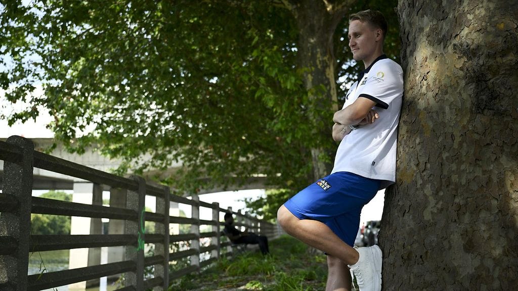 Aku Partanen kertoi kuulumisiaan medialle Pariisin kisakylässä tiistaina.