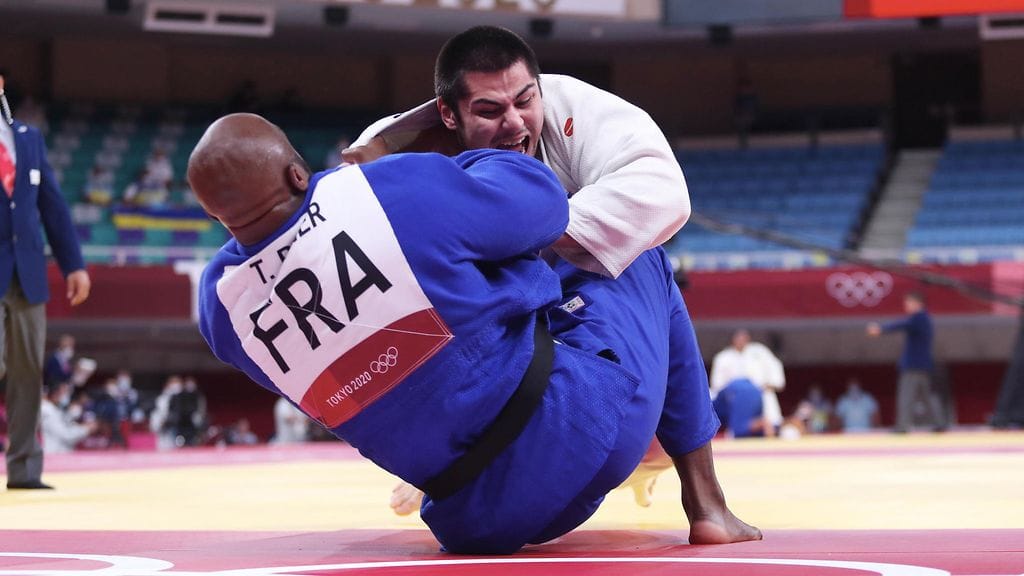 Teddy Riner koki yllätystappion Tamerlan Bashaeville Tokion olympiapuolivälierässä.