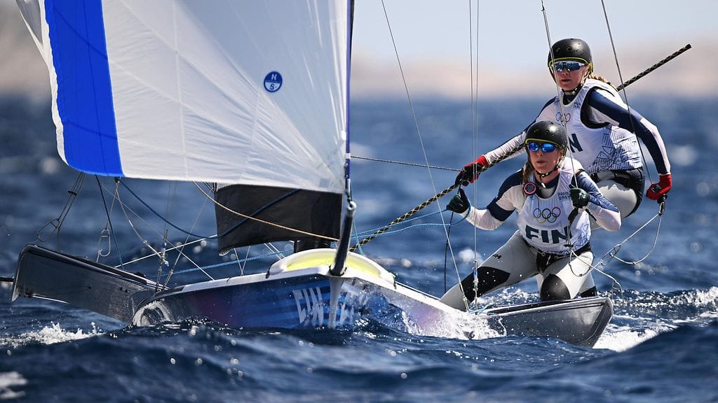 Ronja Grönblom ja Veera Hokka jäivät lopulta 49erFX-regatan sijalle 15.