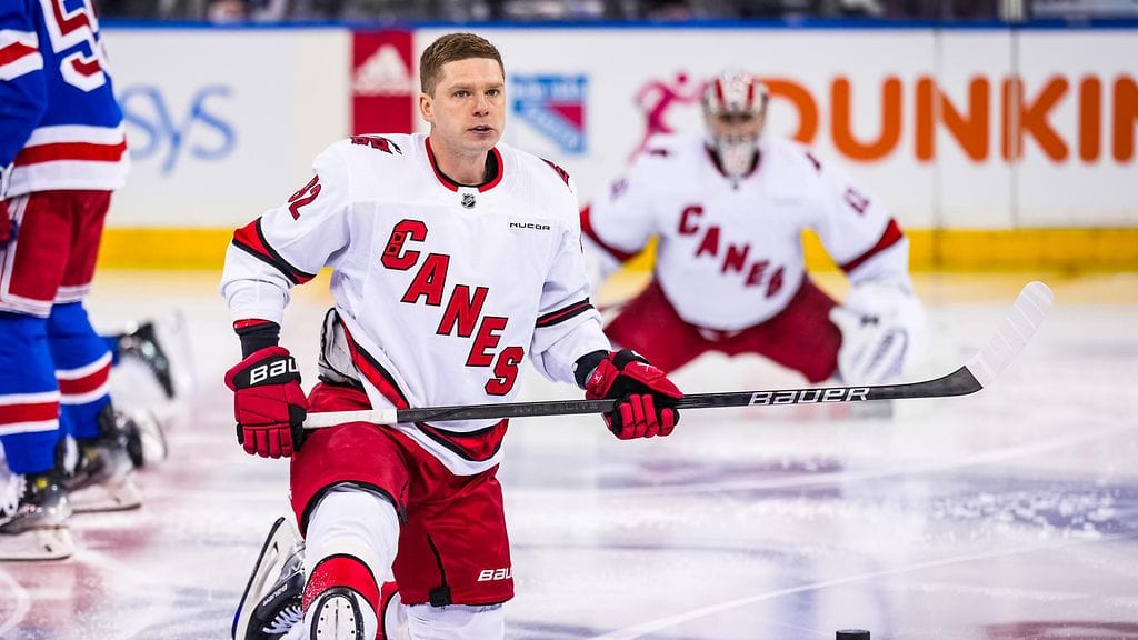 Jevgeni Kuznetsovin NHL-uran toistaiseksi viimeiseksi seuraksi jäi Carolina Hurricanes.