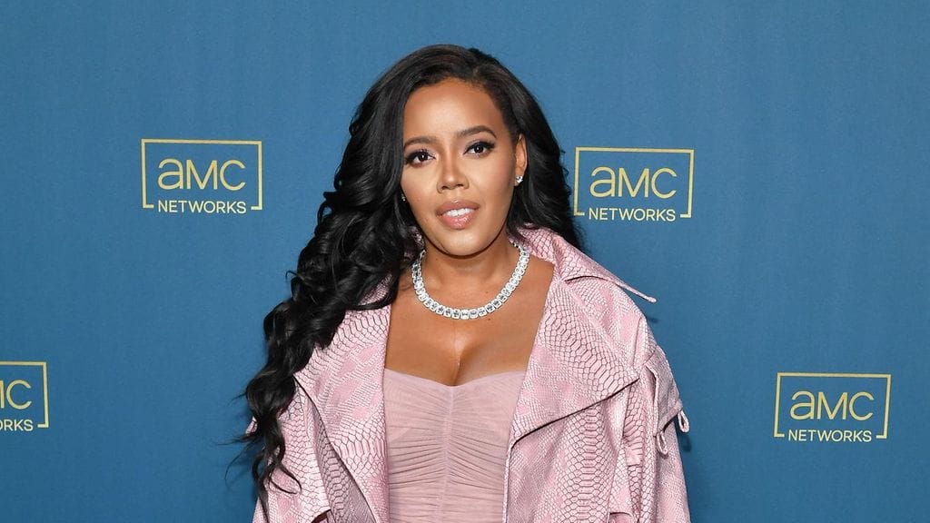 Angela Simmons pyysi somessa anteeksi erikoista asustettaan.