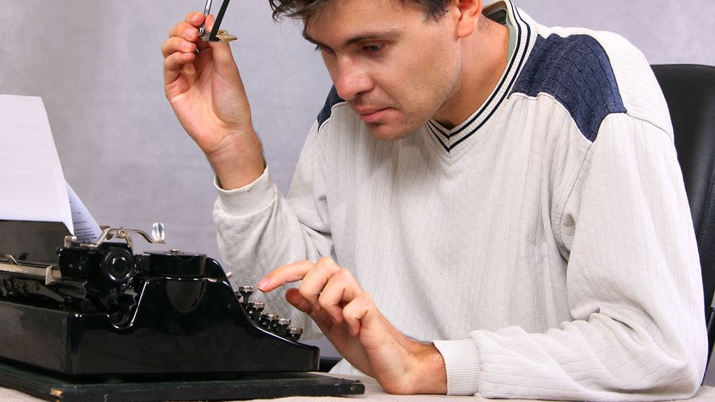 Omakustanteen tuottamisen maksaa kirjoittaja itse. Kuvituskuav.