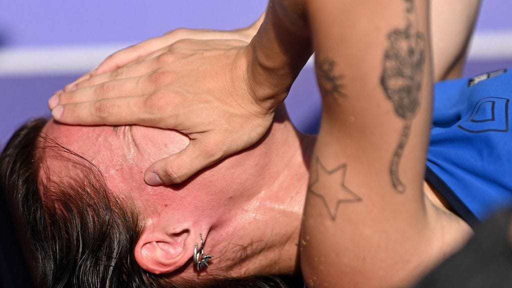 Senni Salminen loukkasi takareitensä perjantain viimeisessä lämmittelyhypyssään ennen kolmiloikan karsintaa.