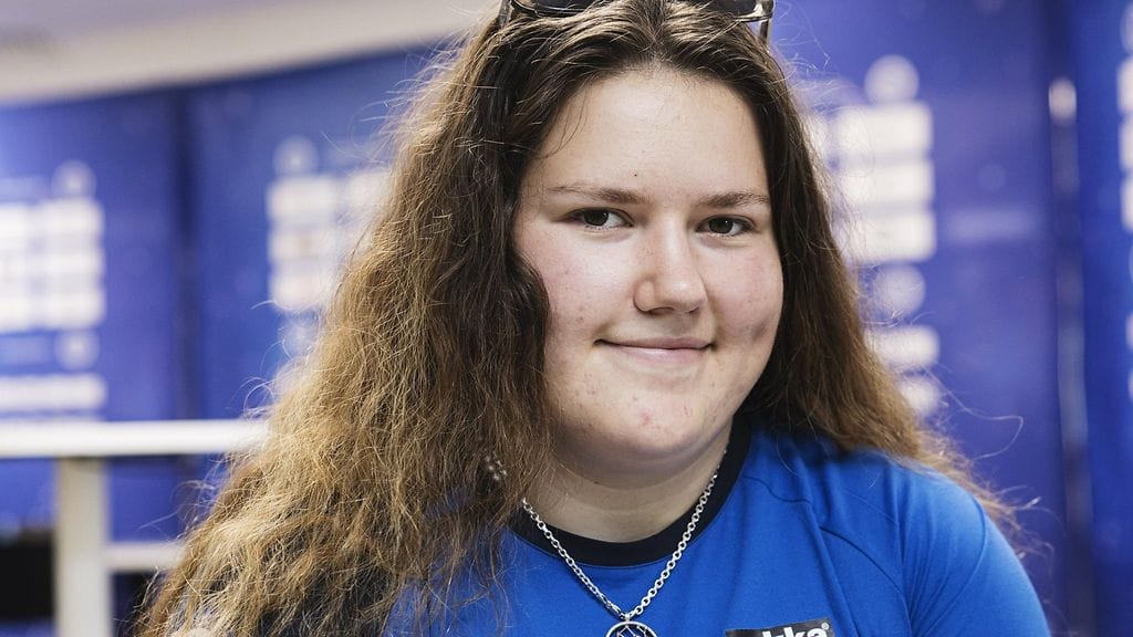 Silja Kosonen astelee sunnuntaina moukarihäkkiin. Kososen B-ryhmä on karsinnassa heittovuorossa kello 12.45.