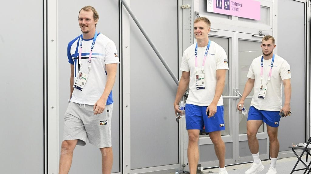 Lassi Etelätalo (vas.), Oliver Helander ja Toni Keränen edustavat Suomen miesten keihäänheitossa, joka kisataan tiistaina.