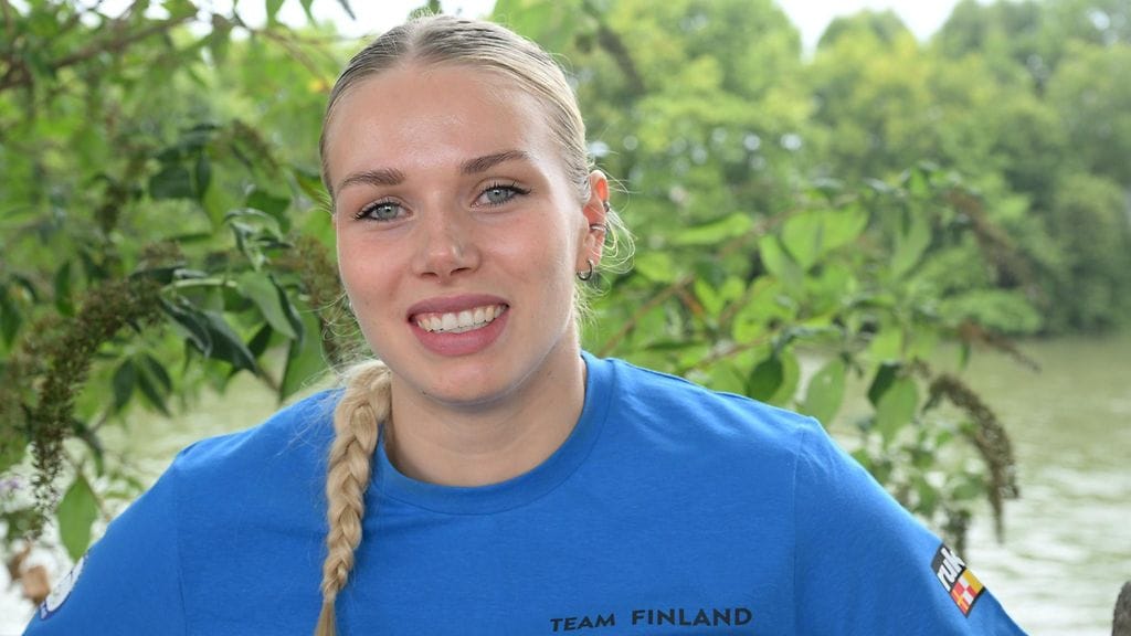 Elina Lampela hakee maailman tasolla ensimmäistä finaalipaikkaansa naisten seiväshypyssä.