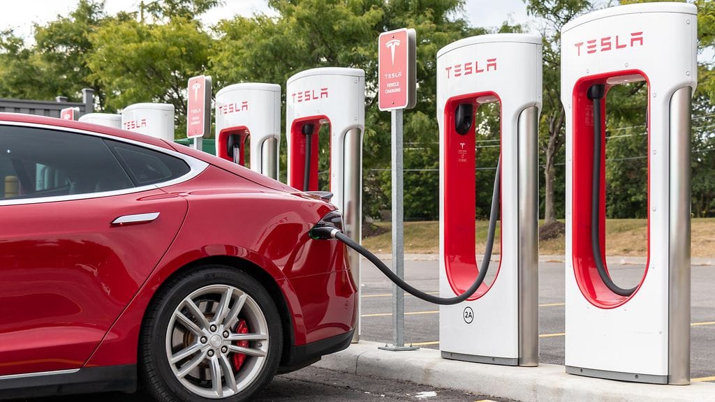 Tesla ei suosittele latausta väitetysti nopeuttavaa kikkaa.