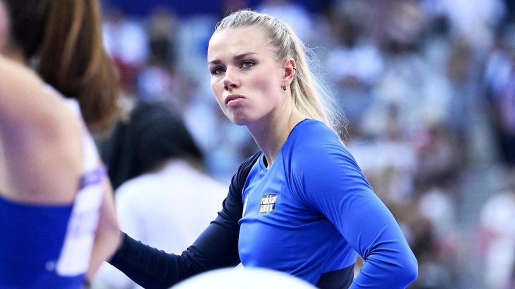 Elina Lampela säväytti naisten seiväskarsinnassa ylittämällä 455 ensimmäisellään.