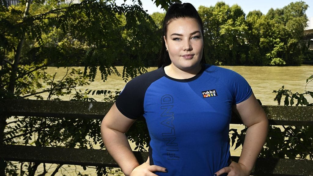 Anni-Linnea Alanen Pariisin olympiakylän liepeillä maanantaina.