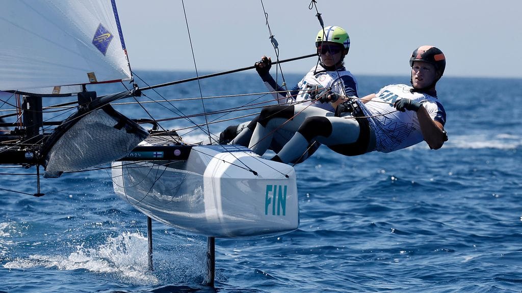 Sinem Kurtbayn ja Akseli Keskisen mahdollisuudet mitalisijoihin ohenivat Pariisin olympialaisten Nacra 17 -purjehduksessa.