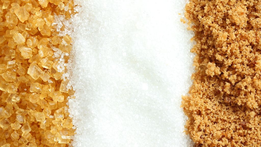 Tiesitkö, että fariinisokeri on kidesokeria, joka saa värinsä ruokosokerisiirapista?