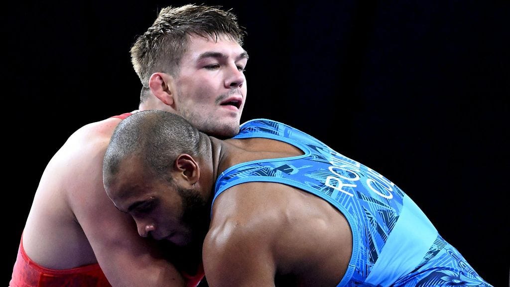 Arvi Savolainen toivoo nyt Gabriel Rosillon voittoa illan välierässä.