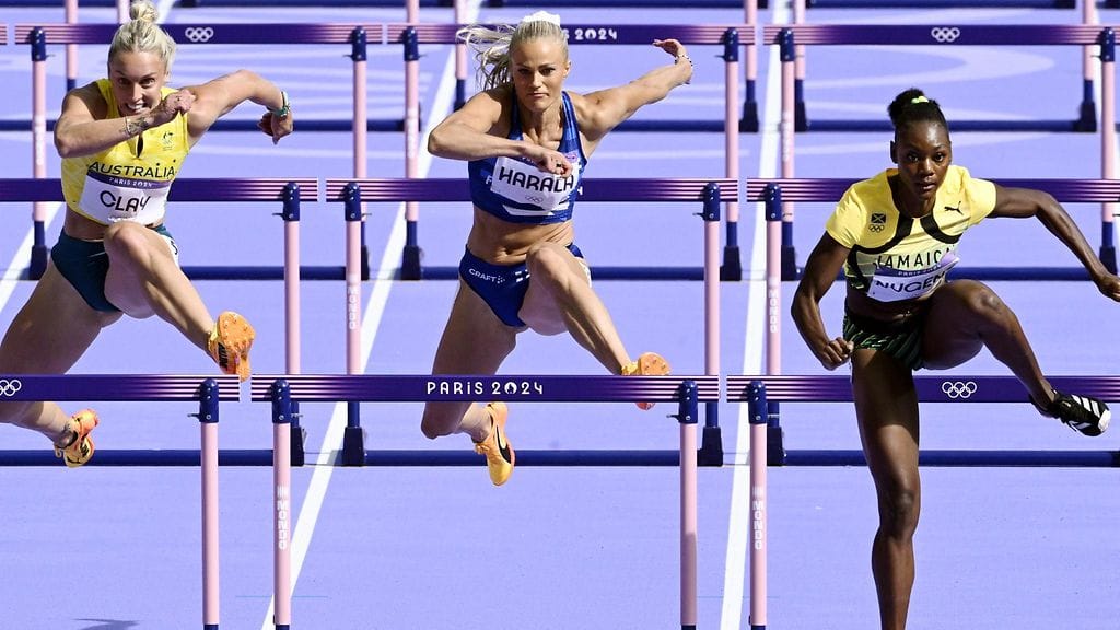 Lotta Haralalle oli ongelmia kisan ensimmäisillä aidoilla.