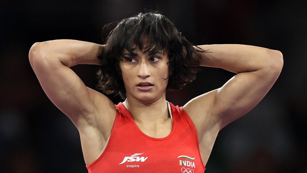 Vinesh Phogat jää dramaattisen käänteen myötä tyhjin käsin.
