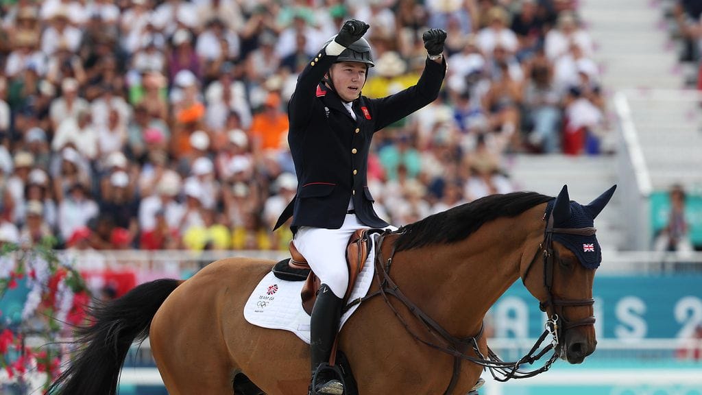 Harry Charles oli voittamassa esteratsastuksen joukkuekilpailun olympiakultaa Isolle-Britannialle.