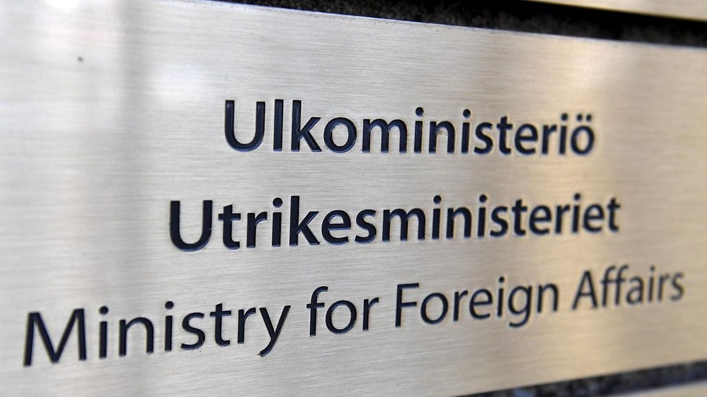 Ulkoministeriön kirjaamosta kerrotaan, että selvitystä pyydettiin puhelimitse, ja Vilén lähetti sen sähköpostitse henkilöstöosastolle.