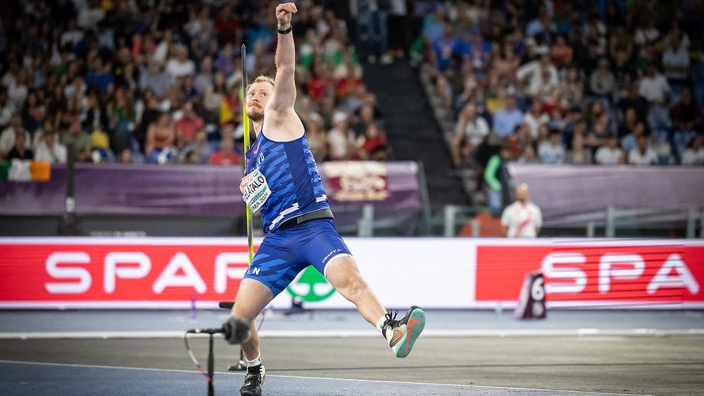 Lassi Etelätalon heitossa ei ole lainkaan askelmerkkiä.