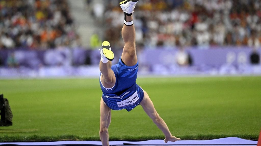 Oliver Helanderin heitto ei kantanut Pariisin olympiafinaalissa.