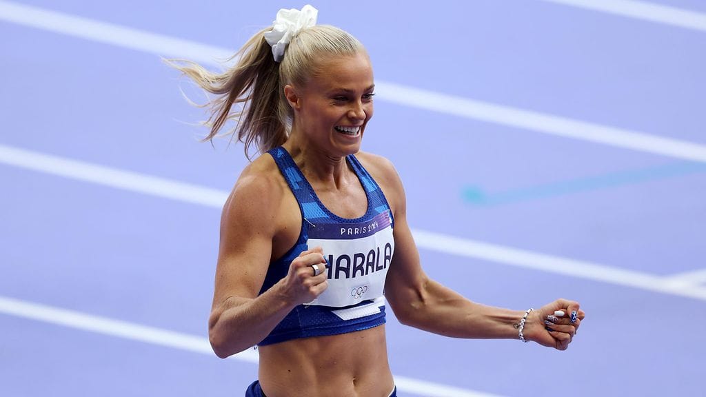 Lotta Harala juoksee aitojen semifinaalissa klo 13.05 jälkeen.