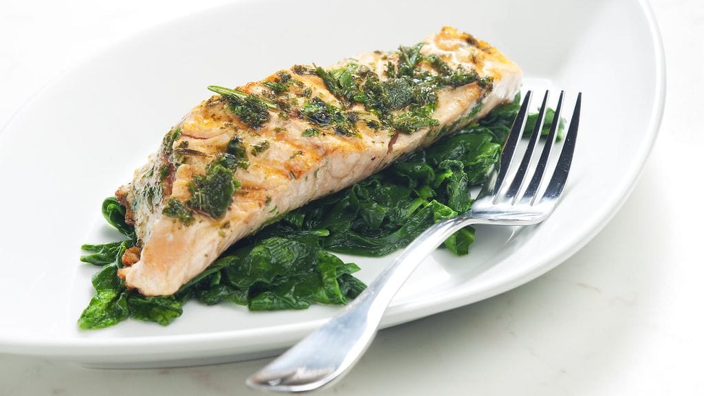 Pinaatti täydentää kala-aterian!