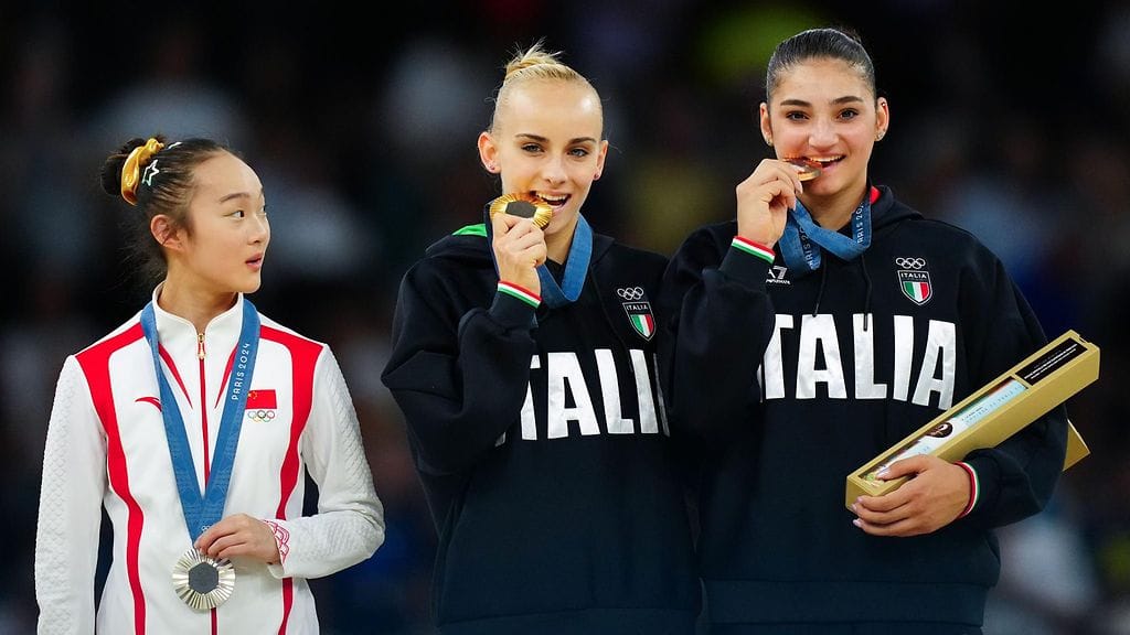 Zhou Yaqin (vas.) voitti olympiahopeaa puomilla Pariisissa.