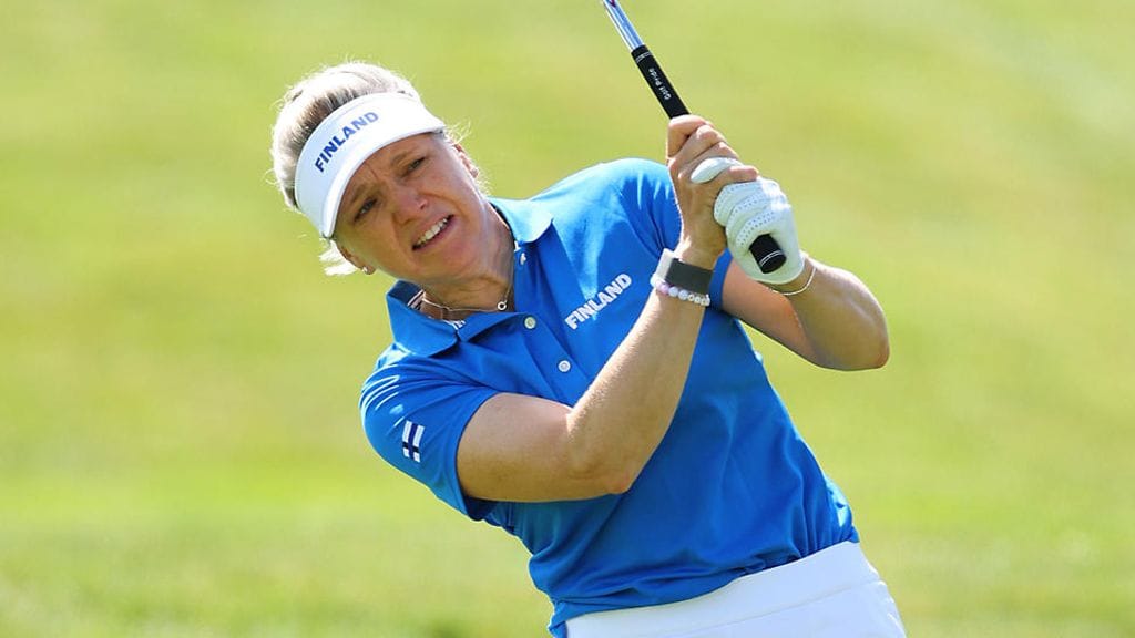 Ursula Wikström ja Noora Komulainen hipovat pohjaa.