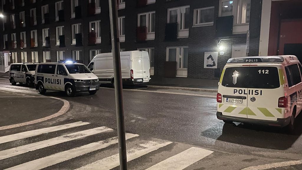 Käsiaseella ampuminen tapahtui Hyväntoivonkadulla Helsingin Jätkäsaaressa.