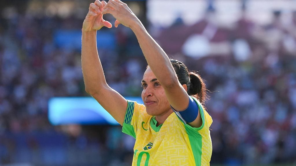 Brasilialaislegenda Marta oli tunteikkaana maajoukkueuransa päätyttyä olympiafinaalitappioon Yhdysvalloille.