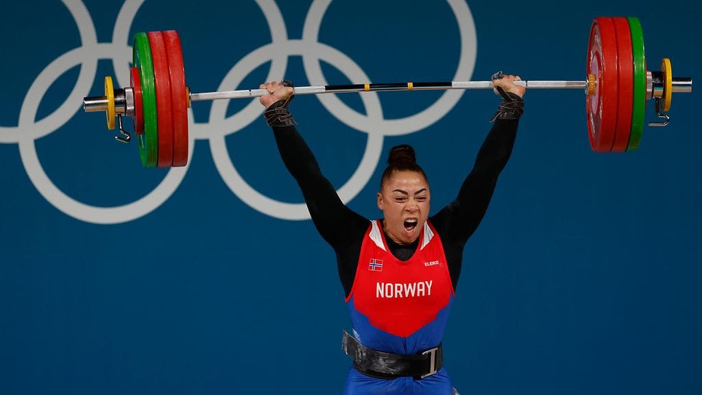 Solfrid Koanda rikkoi olympiaennätykset työnnössä ja yhteistuloksessa ja voitti olympiakultaa.