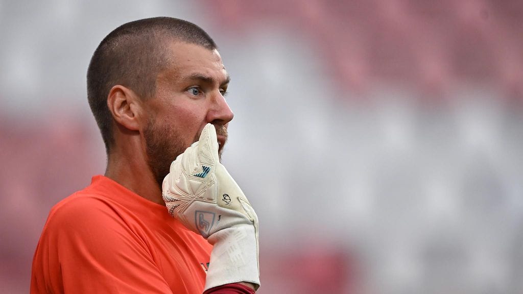 Pallo upposi Jesse Jorosen vartioimaan Venezian maaliin kolmesti.