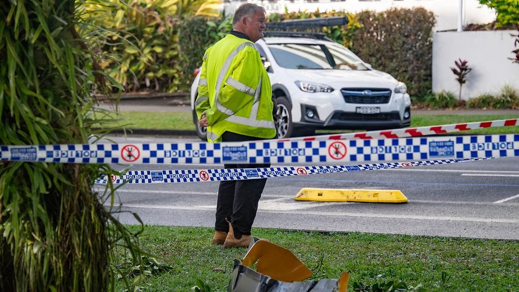 Australian yleisradioyhtiö ABC:n mukaan helikopterista irtosi kaksi lapaa, joista yksi putosi hotellin uima-altaaseen ja toinen kadulle.