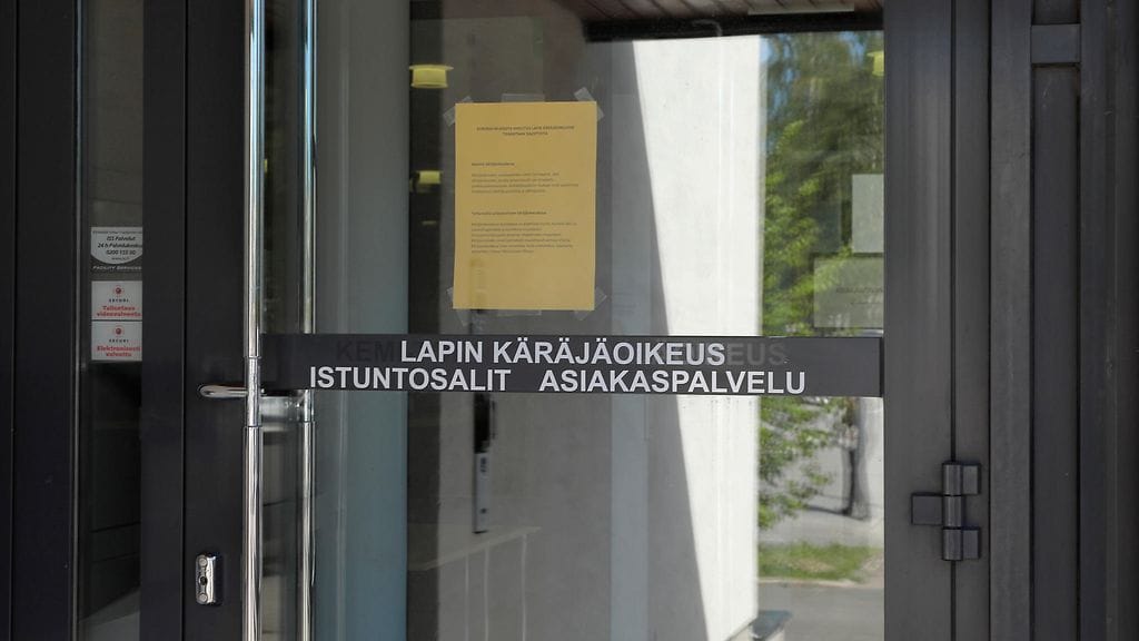 Haastehakemuksen mukaan marjanpoimijat joutuivat työskentelemään aamuvarhaisesta iltamyöhään. Kuvituskuva.