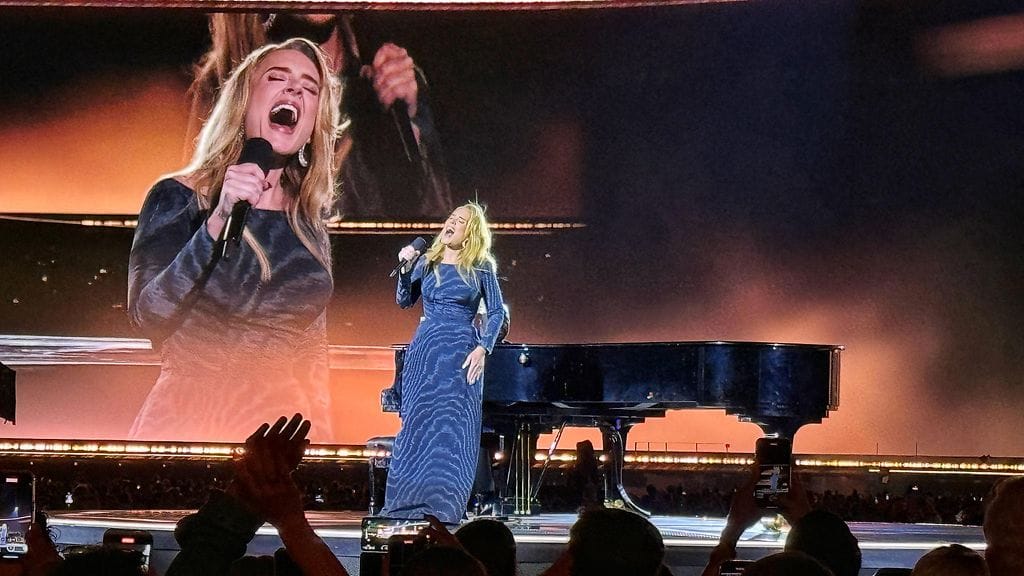 Adele paljasti uutisen parisuhteestaan konsertissaan Munchenissä.