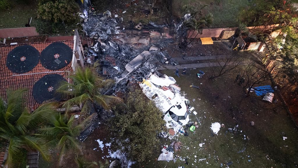 Voepass Linhas Aéreasin tuhoutunut matkustajakone maassa Brasilian Vinhedossa.