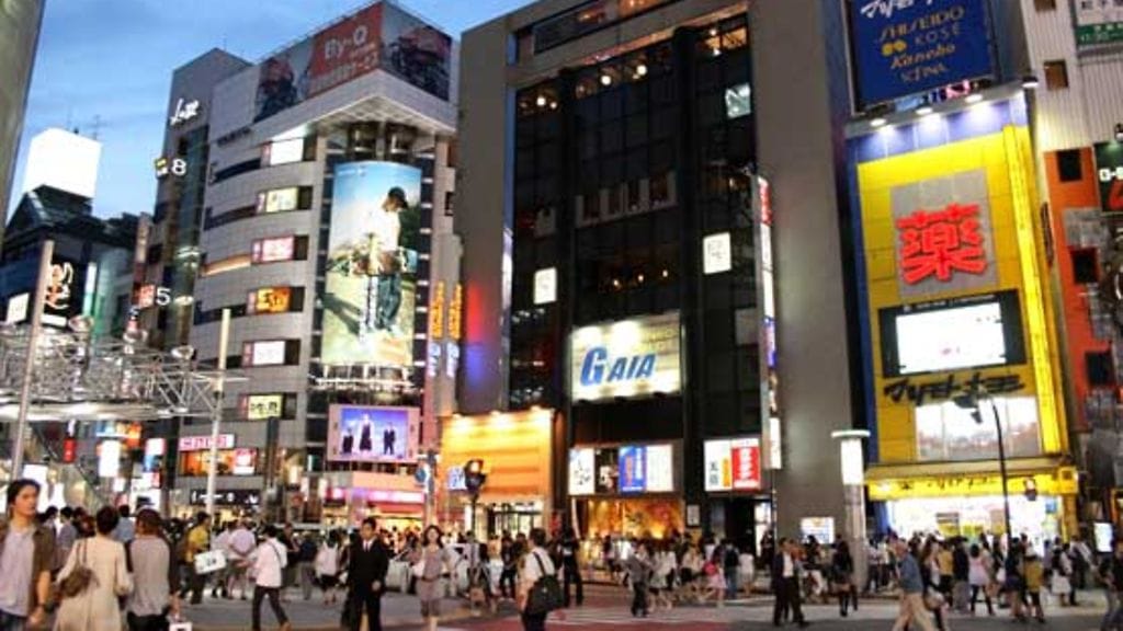 Moderni teknologia hallitsee japanilaista katukuvaa.