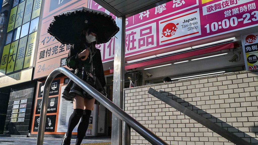 Varoitus sai tuhannet japanilaiset perumaan lomamatkansa ja hamstraamaan elintarvikkeita kaupoista.