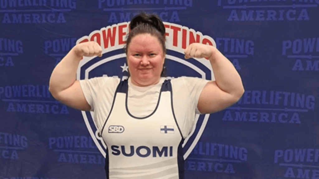 Johanna Laitinen on nostanut penkkipunnerruksen suomalaisnaisten kaikkien aikojen tuloksen omille lukemilleen.